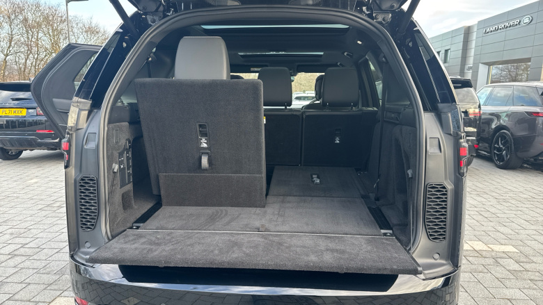 Land Rover Discovery 3.0 D300 Dynamic HSE 5dr Auto Diesel Station Wagon